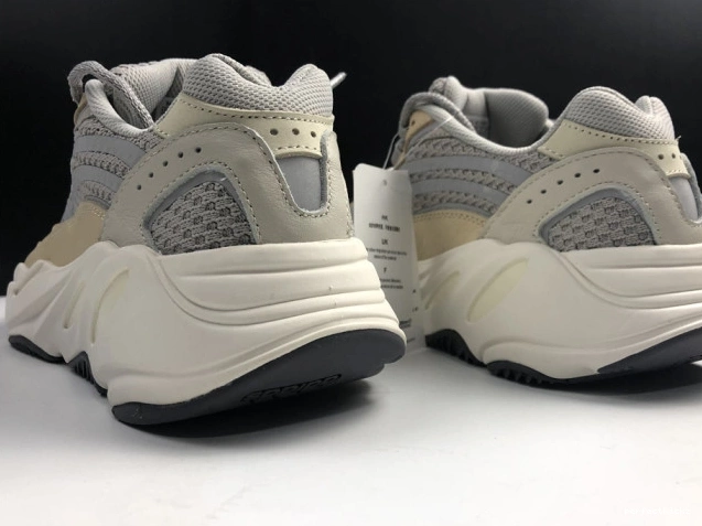 GY7924 Cream Boost Yeezy 700 Adidas V2 Cream 0716